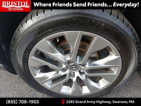 Used 2020 Toyota RAV4 XLE Premium image 13