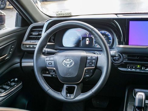 Used 2025 Toyota Crown Signia XLE image 17