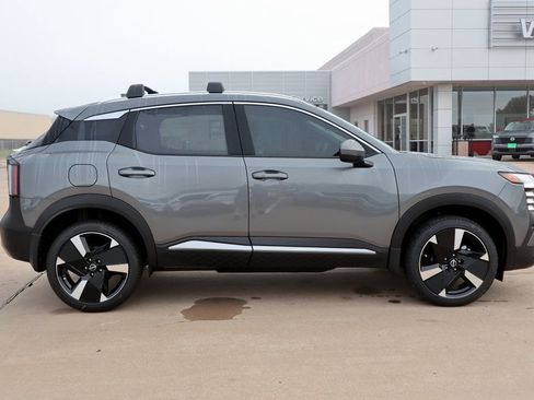 New 2025 Nissan Kicks SR FWD image 5