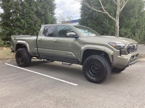 Used 2024 Toyota Tacoma TRD Sport image 7