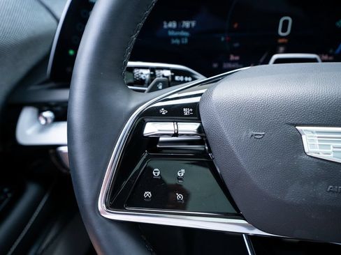 Used 2025 Cadillac Optiq Sport 1 w/ LPO, ONYX Package AWD/4WD image 34