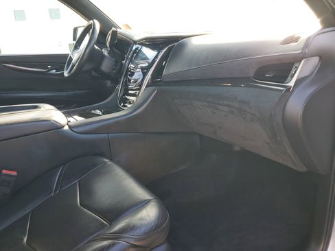 Used 2017 Cadillac Escalade ESV Platinum image 22