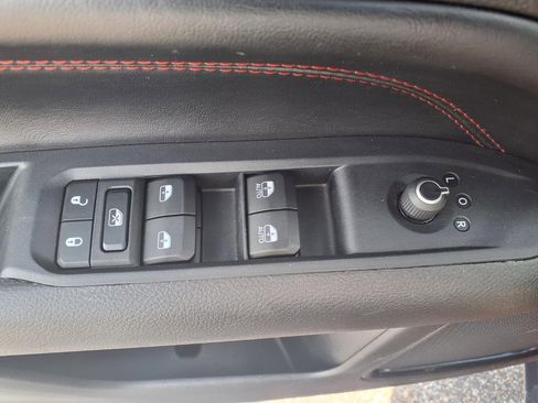 Used 2025 Jeep Compass Trailhawk image 8