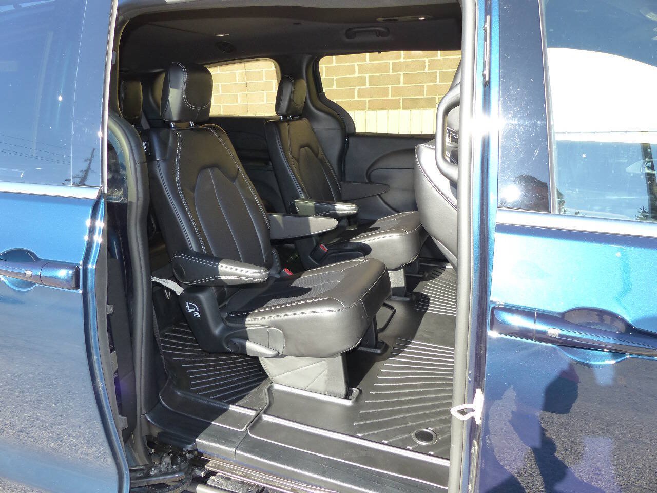 Used 2025 Chrysler Pacifica Select FWD image 39