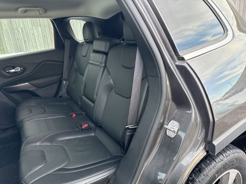 Used 2019 Jeep Cherokee Limited image 11