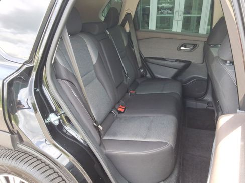 Used 2023 Nissan Rogue SV AWD/4WD image 32