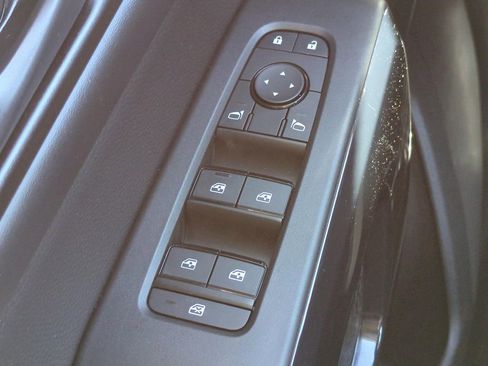 Certified 2025 Nissan Pathfinder SV image 29