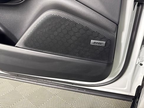 Certified 2025 Porsche Macan Turbo Electric AWD/4WD image 21