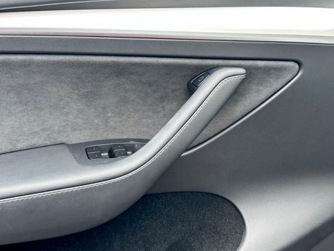 Used 2025 Tesla Model Y Long Range image 20