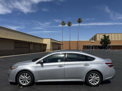 Used 2014 Toyota Avalon XLE Premium FWD image 4