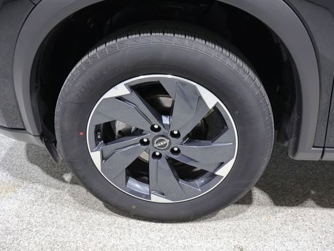 Used 2024 Nissan Rogue SV AWD/4WD image 8