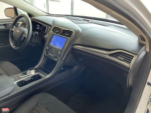 Used 2020 Ford Fusion SE image 18