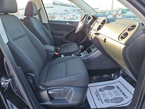Used 2017 Volkswagen Tiguan S image 16
