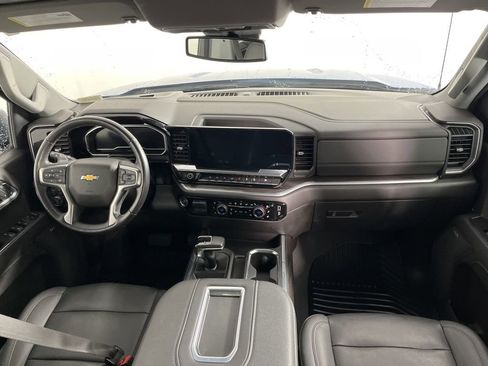 Used 2022 Chevrolet Silverado 1500 LTZ w/ LTZ Convenience Package II AWD/4WD image 17