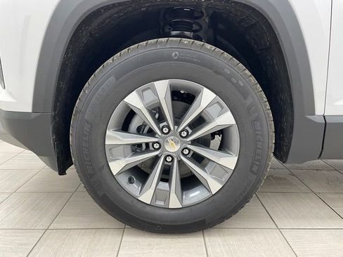 New 2026 Chevrolet Equinox LT w/ Convenience Package II AWD/4WD image 7