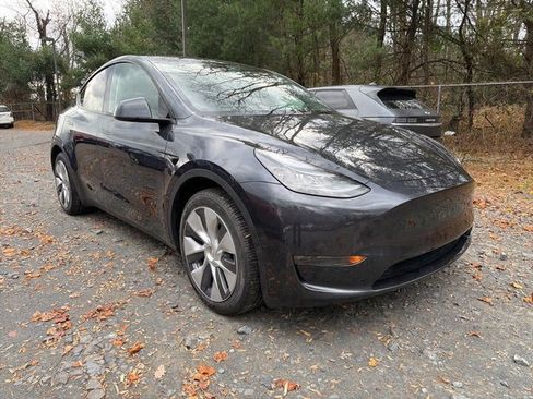 Used 2024 Tesla Model Y Long Range image 2
