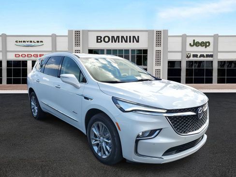 Used 2022 Buick Enclave Avenir image 2