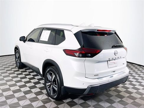 Used 2025 Nissan Rogue SL w/ Tech Package image 6