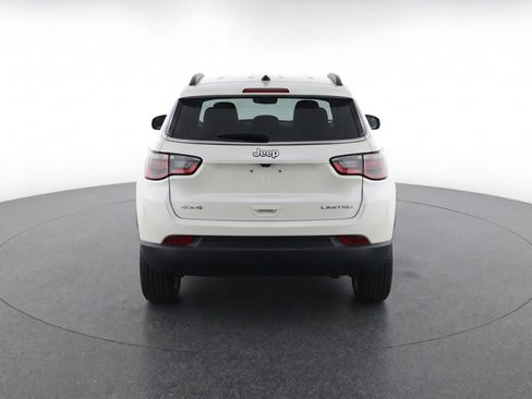 Used 2025 Jeep Compass Latitude AWD/4WD image 7