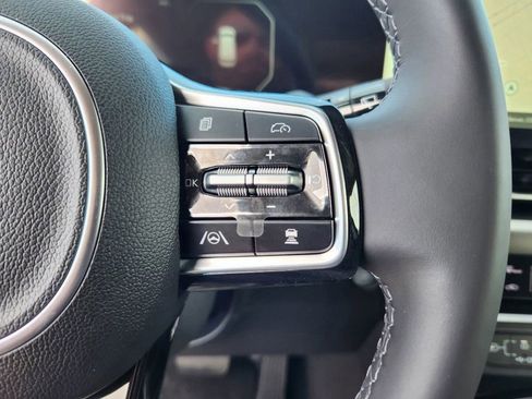 New 2025 Kia Carnival SX image 16