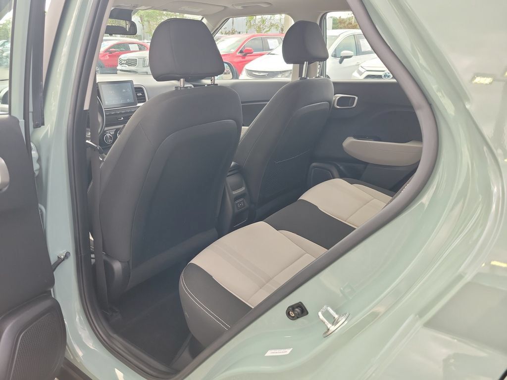 Used 2025 Hyundai Venue SEL FWD image 8