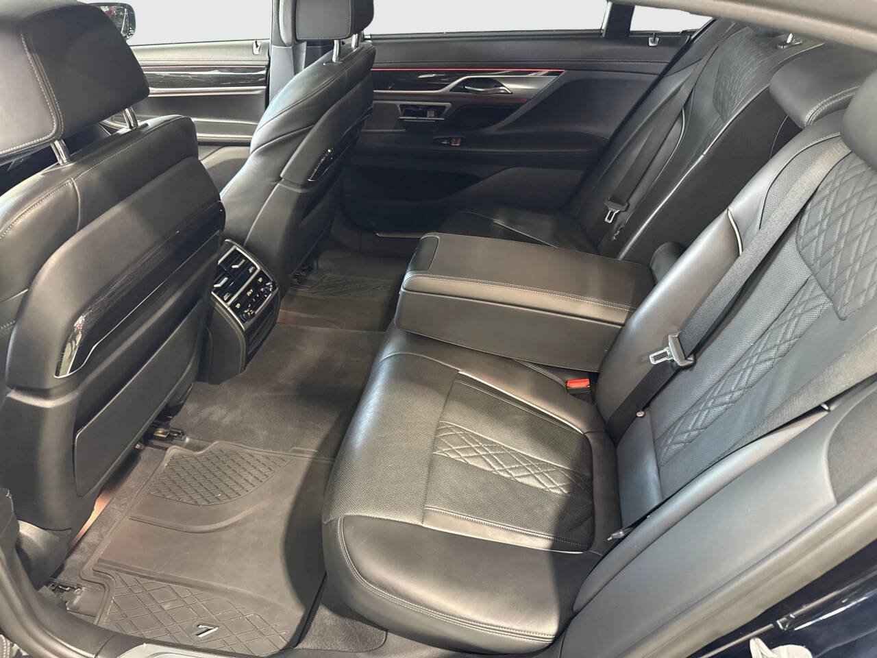 Used 2018 BMW 750i xDrive AWD/4WD image 10