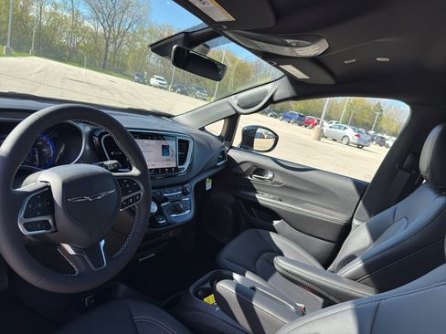 New 2026 Chrysler Voyager LX FWD image 25