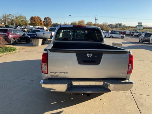 Used 2017 Nissan Frontier SV image 8