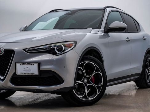 Used 2022 Alfa Romeo Stelvio Ti image 2