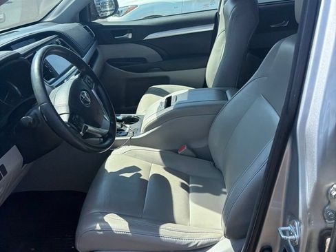 Certified 2018 Toyota Highlander XLE AWD/4WD image 9