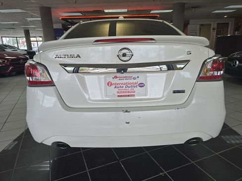 Used 2015 Nissan Altima 2.5 S w/ Special Edition Package FWD image 5