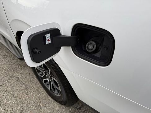 Used 2024 Ford Expedition Max XLT image 24