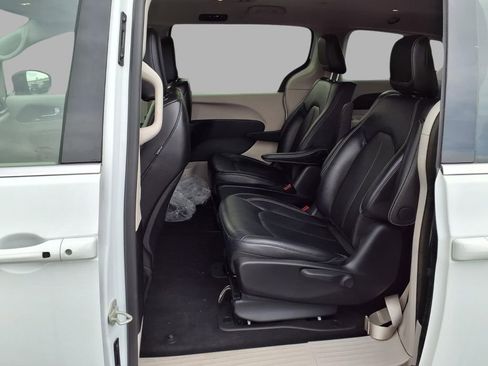 Used 2024 Chrysler Pacifica Limited FWD image 26