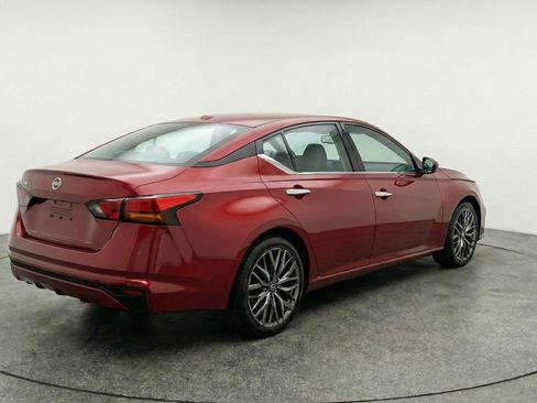 Used 2025 Nissan Altima 2.5 SV image 9