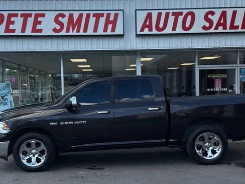 Used 2011 RAM 1500 Laramie AWD/4WD image 2