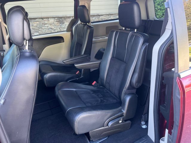Used 2017 Dodge Grand Caravan SXT FWD image 7