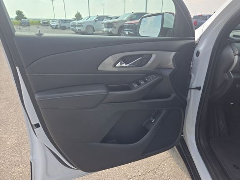 Used 2023 Chevrolet Traverse LT FWD image 12