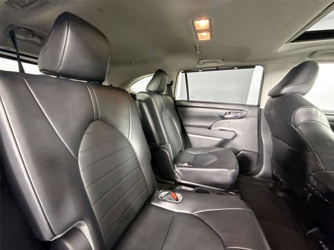 Certified 2022 Toyota Highlander XLE image 52