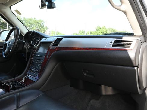 Used 2012 Cadillac Escalade Luxury RWD image 25