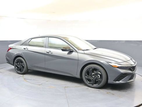 Used 2026 Hyundai Elantra Sport FWD image 7