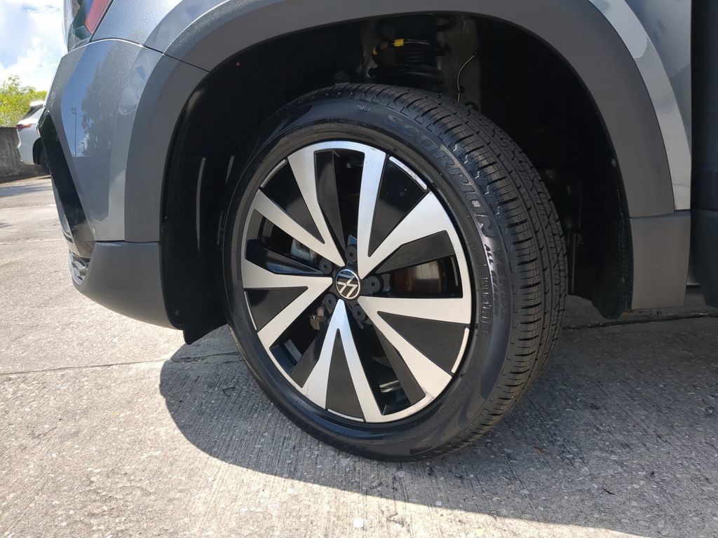 Certified 2022 Volkswagen Taos SE FWD image 32