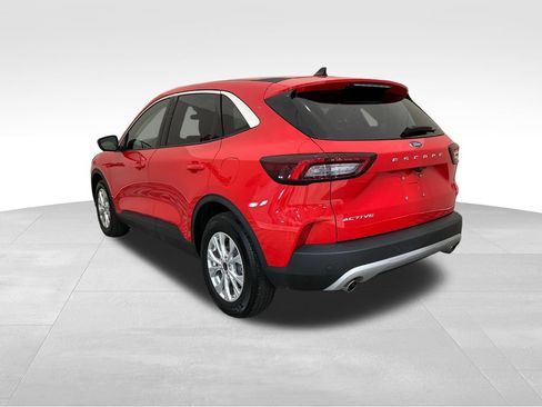 Used 2024 Ford Escape Active w/ Tech Pack #2 FWD image 3