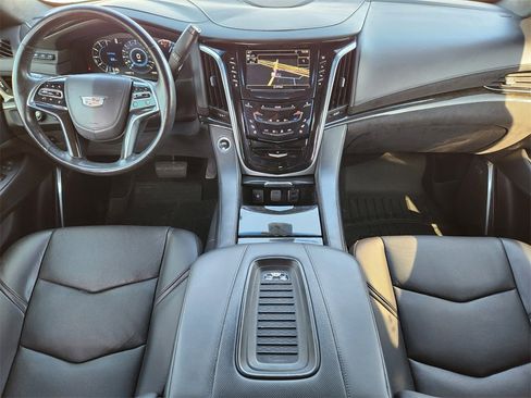 Used 2020 Cadillac Escalade Platinum image 27