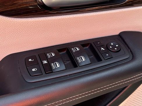 Used 2023 Chrysler Pacifica Limited w/ Uconnect Theater Family Group AWD/4WD image 20
