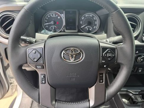 Used 2020 Toyota Tacoma TRD Off-Road w/ Technology Package AWD/4WD image 14
