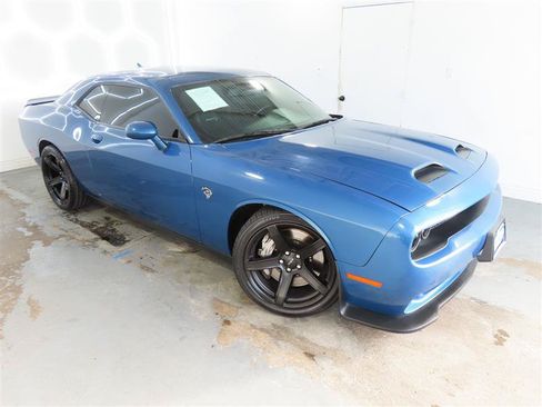 Used 2020 Dodge Challenger SRT Hellcat w/ Plus Package RWD image 6