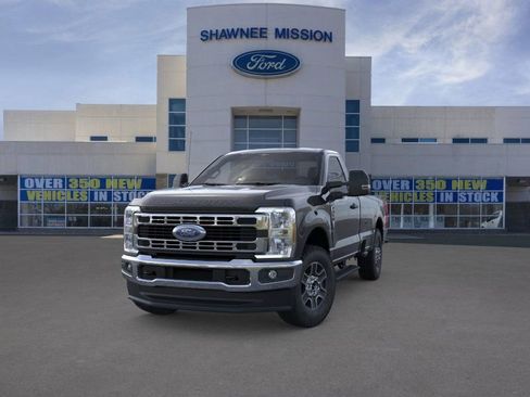 New 2025 Ford F350 XLT w/ FX4 Off-Road Package image 2