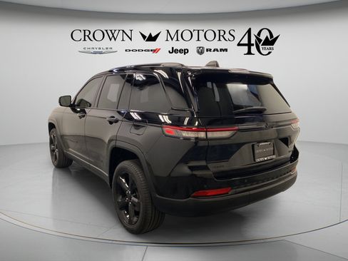 Used 2023 Jeep Grand Cherokee Limited w/ Black Appearance Package AWD/4WD image 12