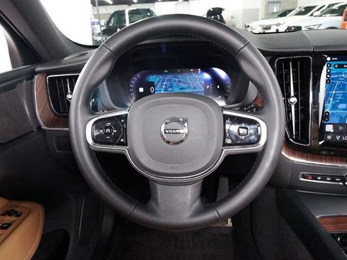 Used 2024 Volvo XC60 B5 Ultimate AWD/4WD image 9