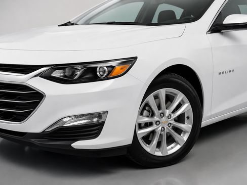 Used 2024 Chevrolet Malibu LT FWD image 13